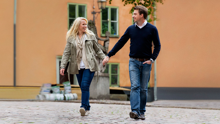 Caroline takes a walk with her friend