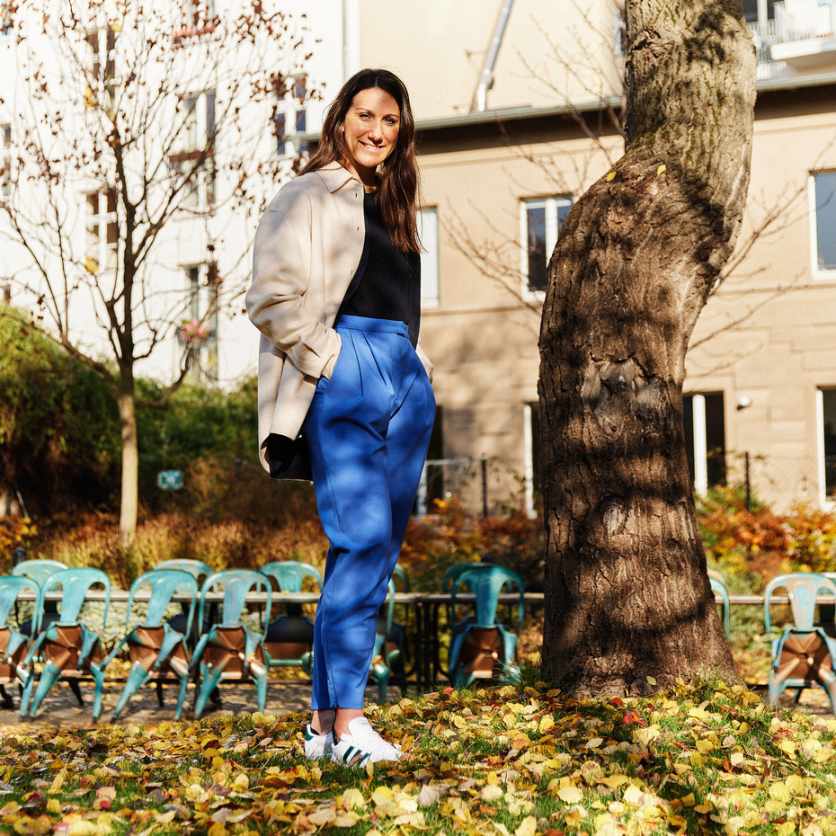 Opens video: "Irmgard’s dream of competing in the Olympics was destroyed by a sports accident. Today, the “Silver Queen” of the Paralympic Games in Rio and Tokyo rises to the challenge of drop foot in everyday life with the dynamic WalkOn lateral."