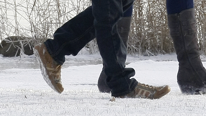 Man wears the orthosis in standard shoes