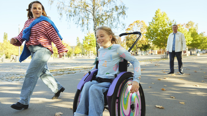 Independent mobility with the Kiddo Up children’s wheelchair from Veldink4kids and Ottobock