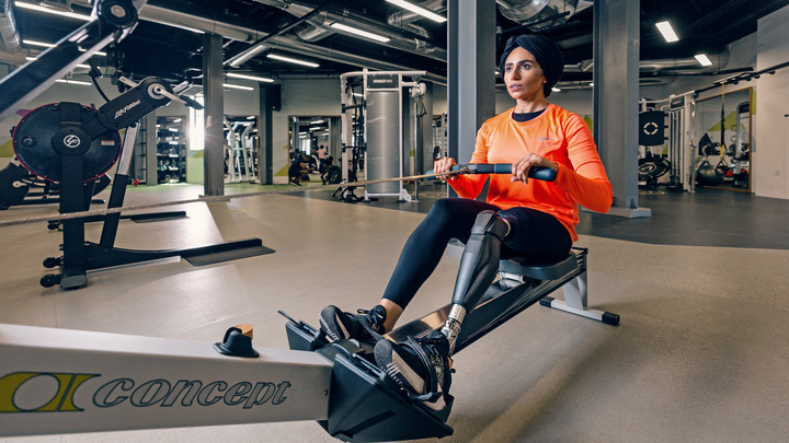 Genium X3 user Zainab is training in the gym